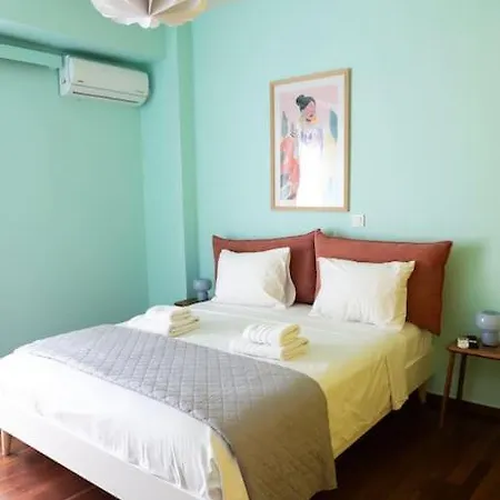 Vibrant Retreat - Funky Style And Acropolis View