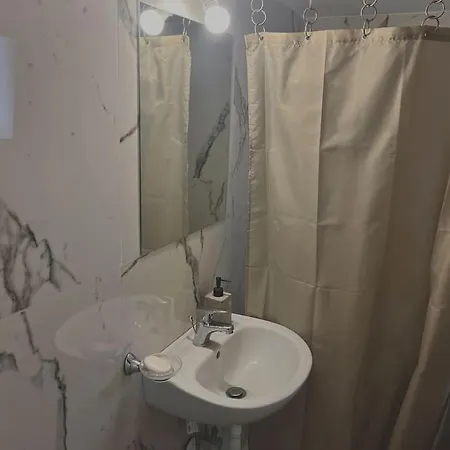 -laedor- Flat In Near Train Station *