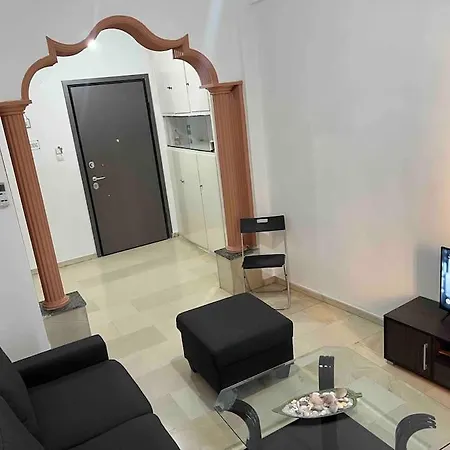 -laedor- Flat In Near Train Station