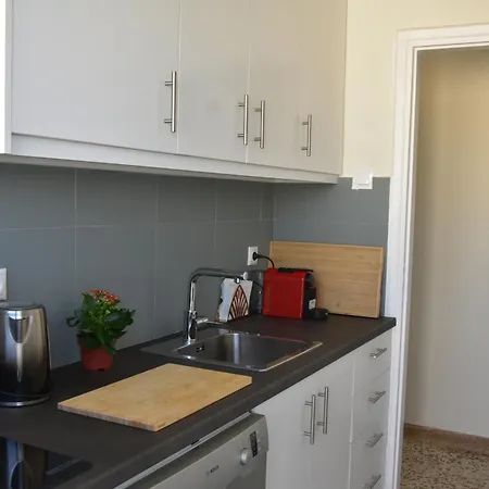 Center House With Balcony Apartment *