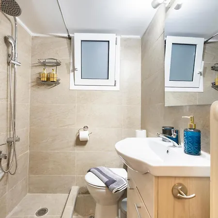 Apartment Chic One-bedroom Retreat Near Panathenaic Stadium