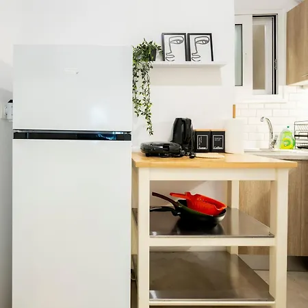 Chic One-bedroom Retreat Near Panathenaic Stadium