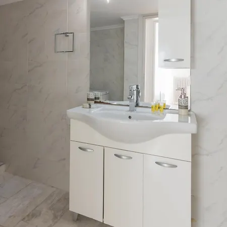 Apartment Spacious In Voula Athens