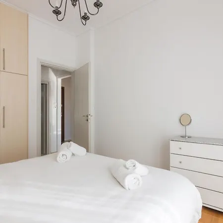 Apartment Spacious In Voula Athens