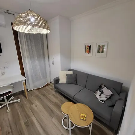 Now, Acropolis Apartman