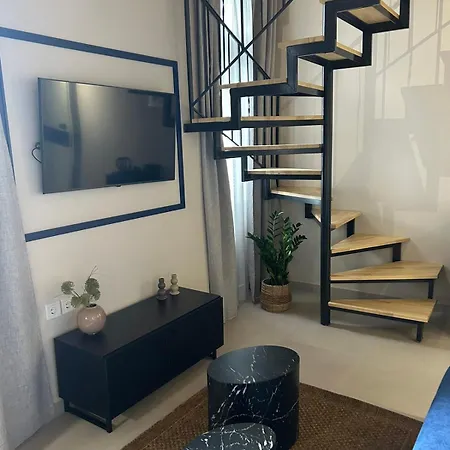 Отель Living Yard Thissio 4*