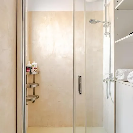 Apartment Lovely W/heated Jacuzzi &full Acropolis View