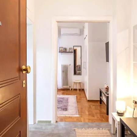 Minimal And Cozy In Zografou