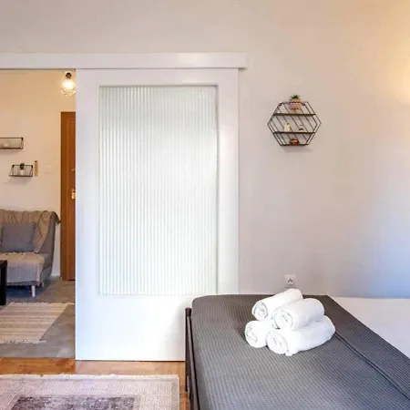 Apartment Minimal And Cozy In Zografou