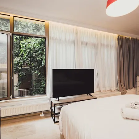 Apartment Tsakalof 10a