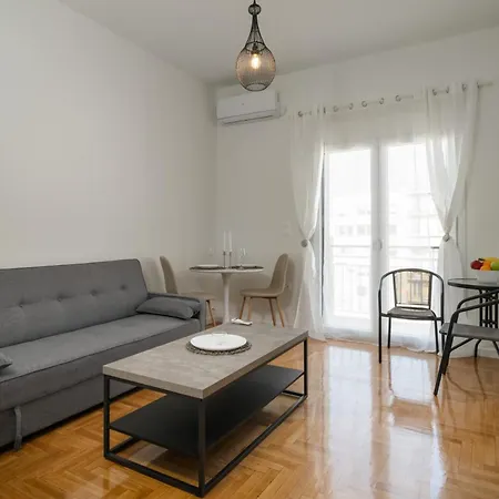 Apartment Bivium By Lobbysquare *