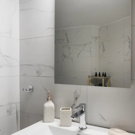 Apartment Bivium By Lobbysquare *