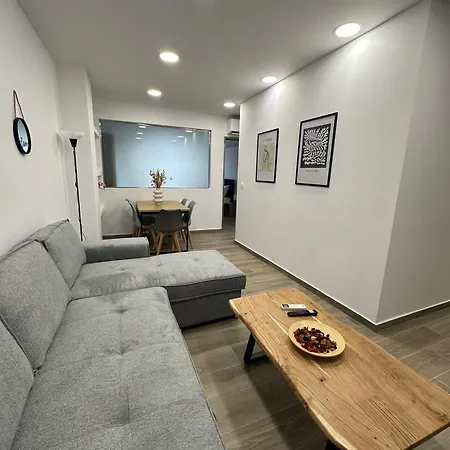 Apartment Academys Modern By Urban Retreat *