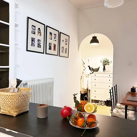 Cozy 1br In Art-filled Area Near Landmarks Apartment
