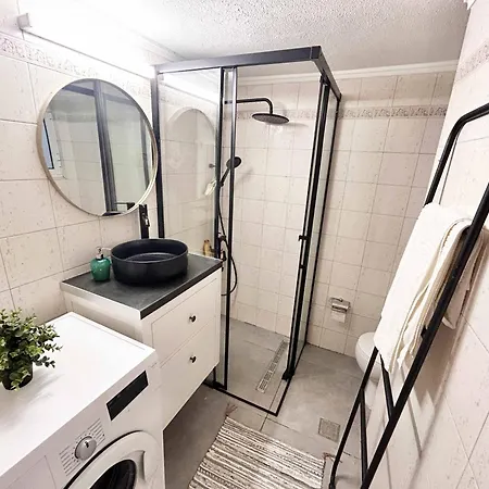 Apartment Cozy 1br In Art-filled Area Near Landmarks