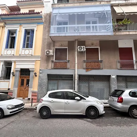 Cozy 1br In Art-filled Area Near Landmarks