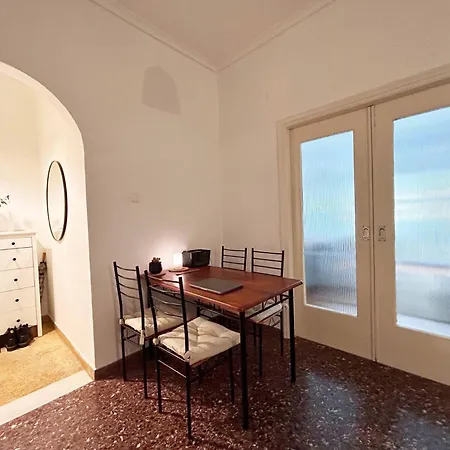 Cozy 1br In Art-filled Area Near Landmarks Apartment