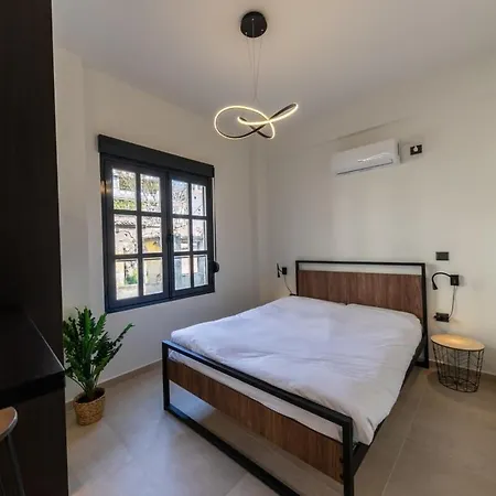 Beautiful Elegant Next To Monastiraki *