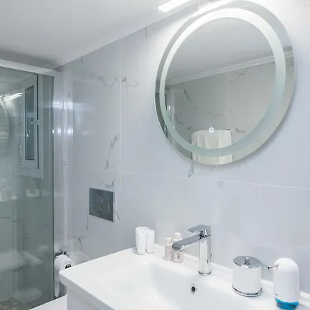 Central 2 Bd Apt With Balcony By Monastiraki Apartment *