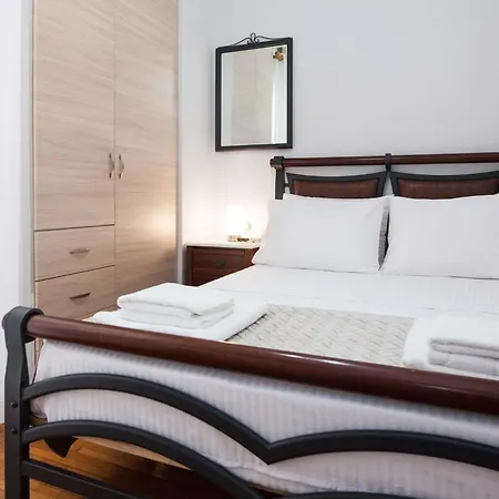 Central 2 Bd Apt With Balcony By Monastiraki Apartment