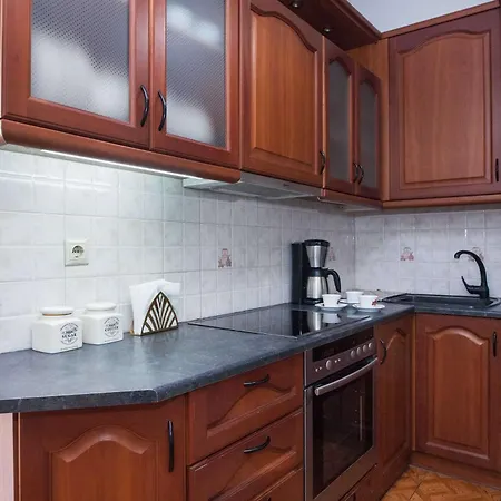 Central 2 Bd Apt With Balcony By Monastiraki *