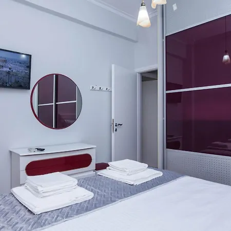 Central 2 Bd Apt With Balcony By Monastiraki
