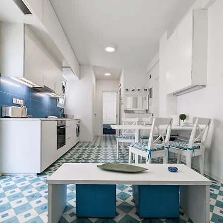 Greek Island Styled 1bd 500m From The Sea *