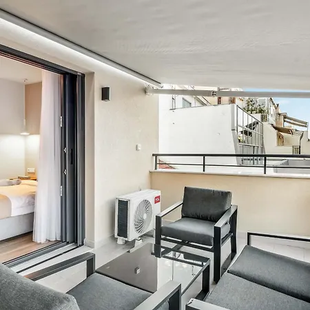 Limehome Solonos Center *