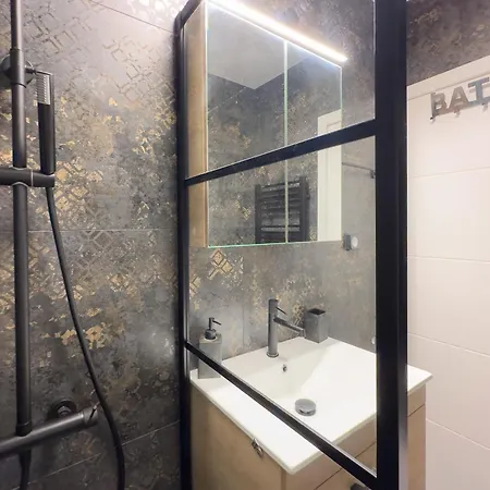 Stylish & Elegant In Pagrati