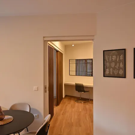 Luxury Sanctuary- Amazing Sea View - Access Apartment