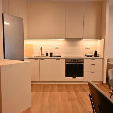 Luxury Sanctuary- Amazing Sea View - Access Apartment