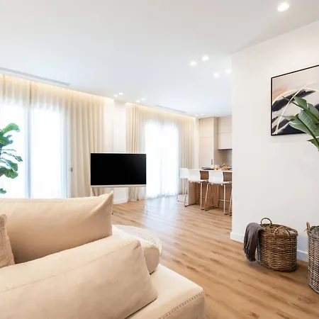 2-bd Luxury Apt. Sea View Balcony Near The