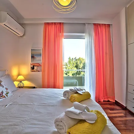 Beautiful In Glyfada Center Apartment