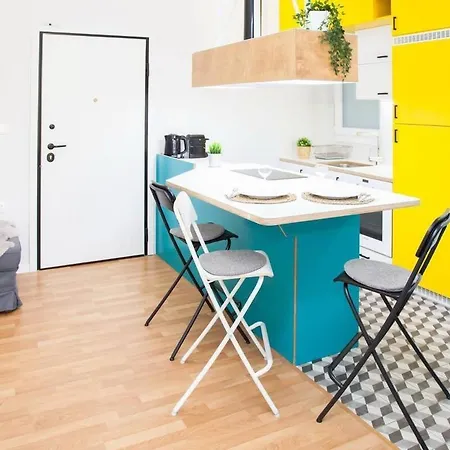 Fully Renovated, Modern Beauty In Athens!