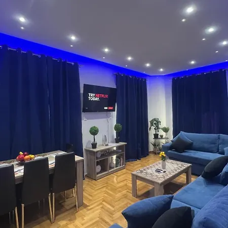 Four Seasons Apartment *