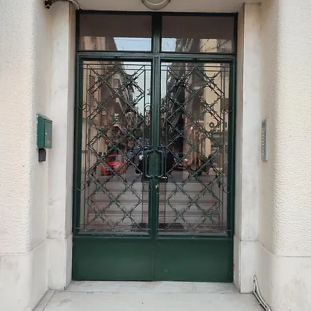 Aesthisis-downtown Two Bedroom Apartment Athens
