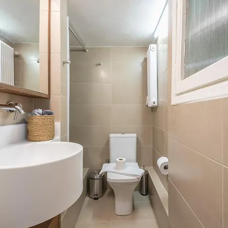 Ble Elia Karyatis Apartment Athens