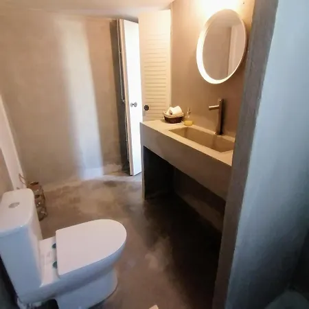 Glyfada 1bedroom Unit With Fireplace