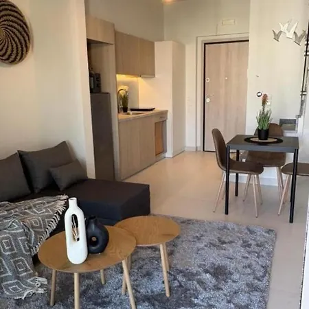 Apartment Luxury Maisonette With Shared Pool *