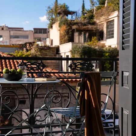 Отель Living Yard Thissio Афины