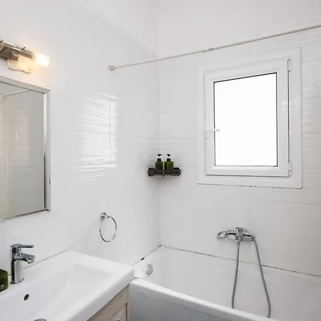 Apartment Spacious1 Bedroom Flat In The Heart Of *