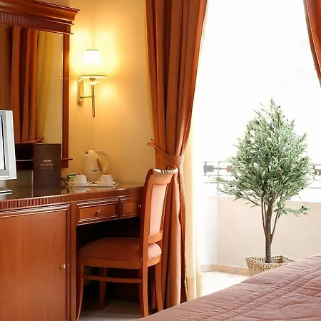 Atrium & Jacuzzi 4*