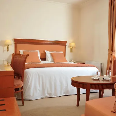 Atrium & Jacuzzi Hotel 4*