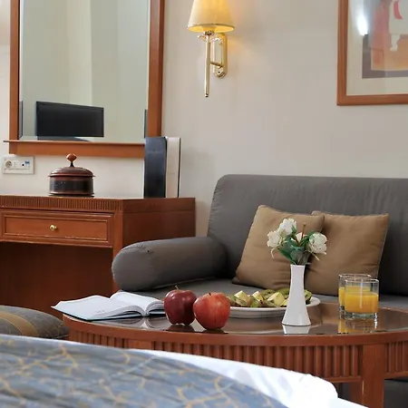 Atrium & Jacuzzi 4* Athen