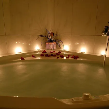 Atrium & Jacuzzi Athen