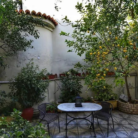 Authentic Elegance At Acropolis Apartament