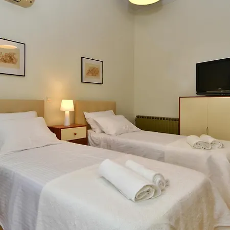 Authentic Elegance At Acropolis Apartament