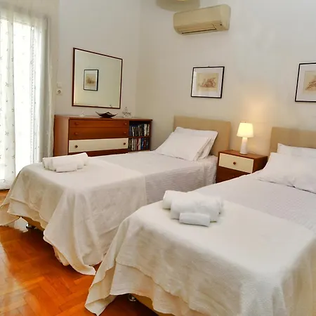 Authentic Elegance At Acropolis Apartament