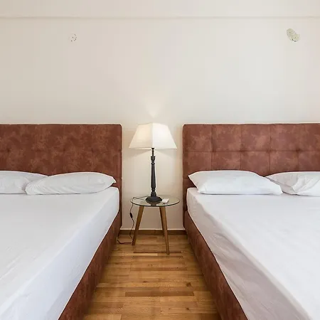 Crown Paradise Apartment