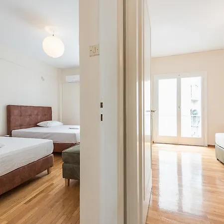 Crown Paradise Apartment *